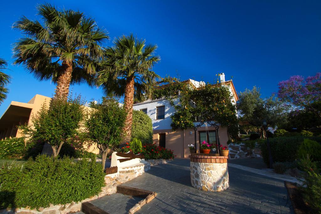 Hotel Cortijo De Salia Alcaucín Exterior foto